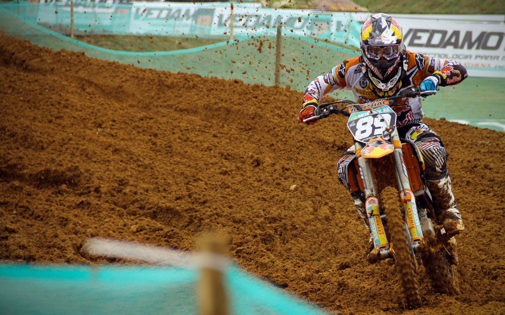 传统竹竿跳高比赛，体验民族运动的魅力，竹竿跳跃